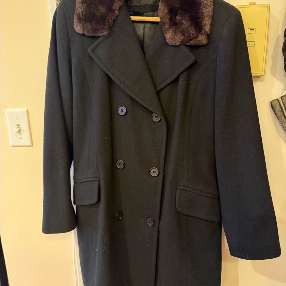 Bergdorf Goodman wool & cashmere double-breasted women’s coat with fur collar